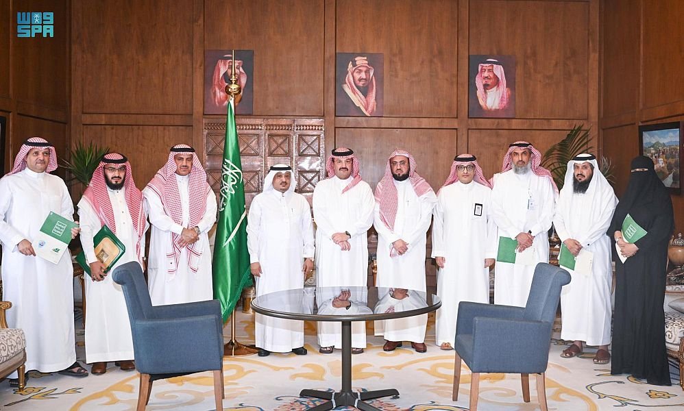 أمير منطقة عسير يشهد توقيع عدد من اتفاقيات الشراكة المجتمعية أمير منطقة عسير يشهد توقيع عدد من اتفاقيات الشراكة المجتمعية