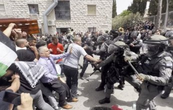 بيلا حديد تستنكر اعتداءات الجيش الإسرائيلي على جنازة شيرين أبو عاقلة