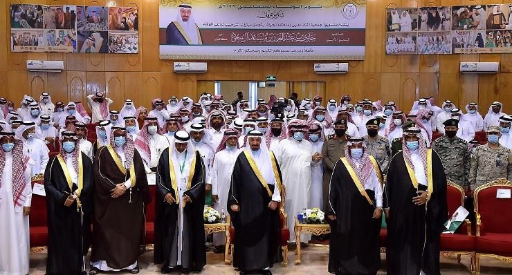 أمير نجران يشهد حفل تكريم المتقاعدين بالمنطقة أمير نجران يشهد حفل تكريم المتقاعدين بالمنطقة