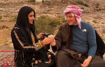 أبو متعب الأميركي يجتاح مواقع التواصل السعودية.. تعرف على قصته