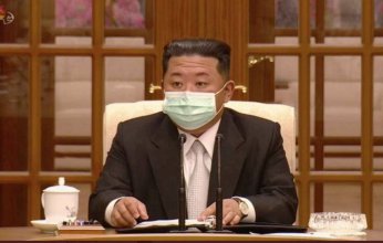 بالفيديو.. كيم جونغ أون يرتدي الكمامة للمرة الأولى