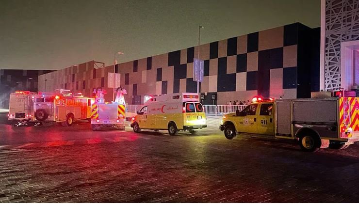 السيطرة على حريق داخل مجمع تجاري بالرياض السيطرة على حريق داخل مجمع تجاري بالرياض