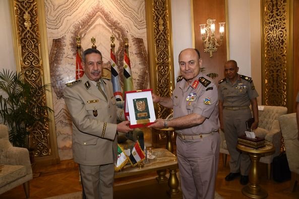 مصر والجزائر تبحثان آفاق التعاون العسكرى مصر والجزائر تبحثان آفاق التعاون العسكرى