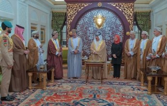 ملك البحرين يستقبل رئيس مجلس الشورى العماني