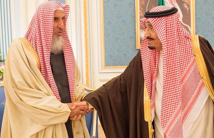 مفتي السعودية يهنئ الملك سلمان بمناسبة خروجه من المستشفى مفتي السعودية يهنئ الملك سلمان بمناسبة خروجه من المستشفى