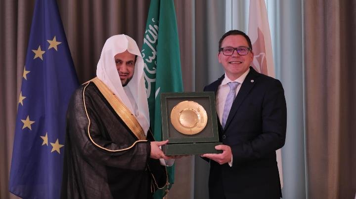 النائب العام السعودي يلتقي برئيس وكالة اليوروجست في لاهاي النائب العام السعودي يلتقي برئيس وكالة اليوروجست في لاهاي