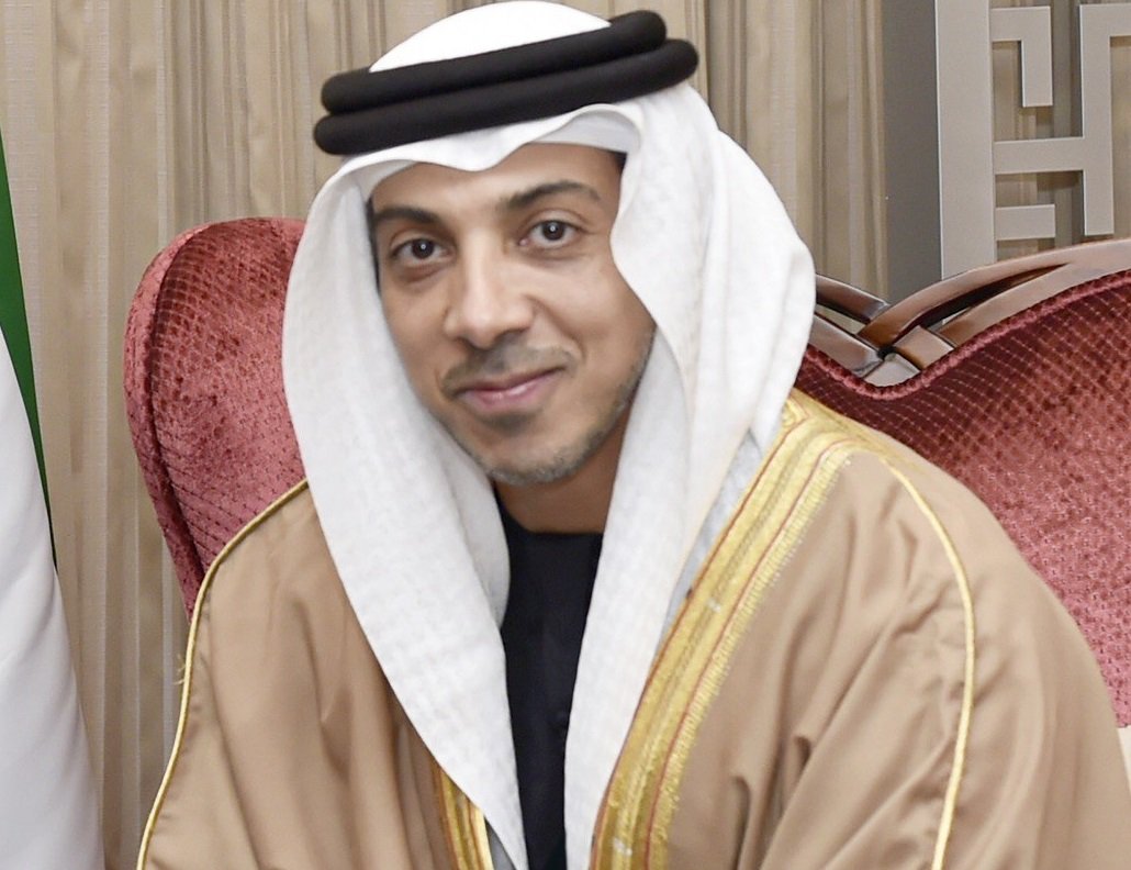 منصور بن زايد يصدر قرارات بمنح صفة الضبطية القضائية لـ 91 مفتشاً في 7 دوائر حكومية منصور بن زايد يصدر قرارات بمنح صفة الضبطية القضائية لـ 91 مفتشاً في 7 دوائر حكومية
