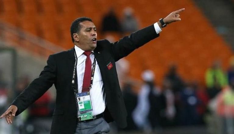 الرجاء المغربي يقيل مدرب الفريق رشيد الطاوسي الرجاء المغربي يقيل مدرب الفريق رشيد الطاوسي