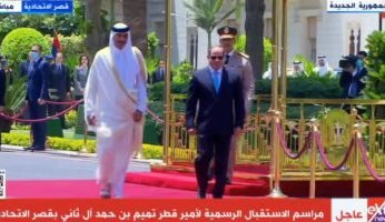 أمير قطر يعزي الرئيس المصري في ضحايا حادث المنيا