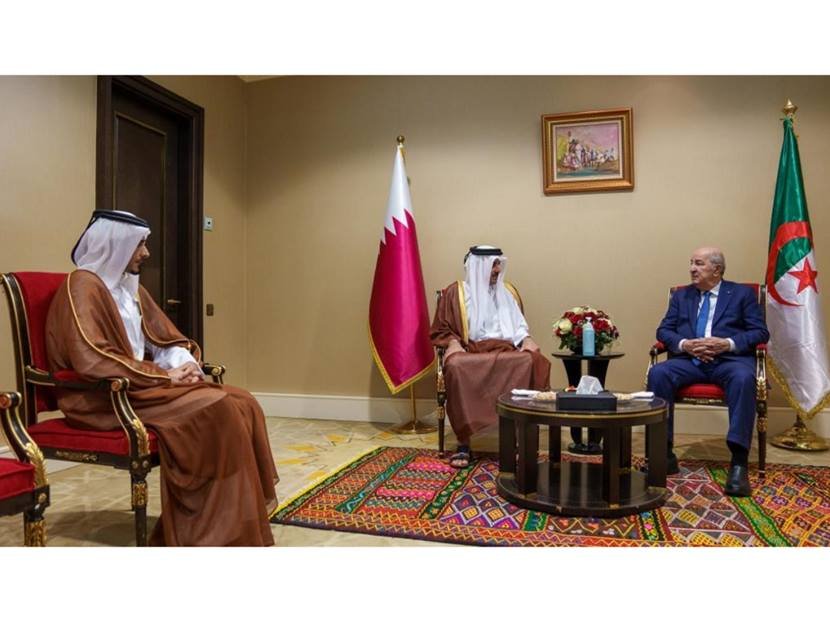 الأمير تميم يعود إلى قطر بعد مناقشة أخر تطورات الأوضاع الإقليمية والدولية مع الرئيس الجزائري الأمير تميم يعود إلى قطر بعد مناقشة أخر تطورات الأوضاع الإقليمية والدولية مع الرئيس الجزائري