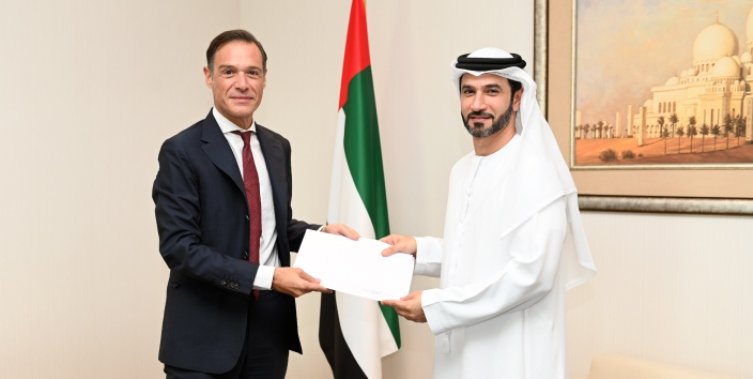 الإمارات تتسلم نسخة من أوراق اعتماد السفير اليوناني الإمارات تتسلم نسخة من أوراق اعتماد السفير اليوناني