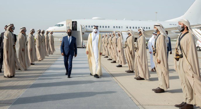 رئيس الصومال يصل إلى الإمارات في زيارة رسمية رئيس الصومال يصل إلى الإمارات في زيارة رسمية
