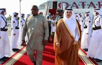 وصول رئيس جمهورية سيراليون قطر في زيارة رسمية