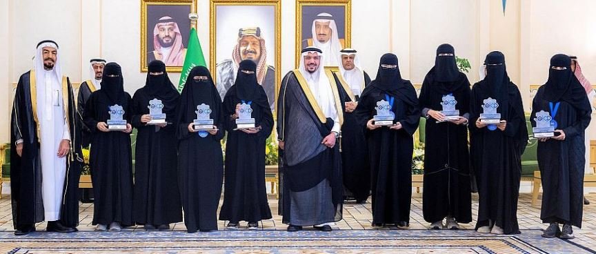 تكريم 35 فائزاً بجائزة الدكتور عبد الرحمن المشيقح للموهوبين والموهوبات بتعليم القصيم تكريم 35 فائزاً بجائزة الدكتور عبد الرحمن المشيقح للموهوبين والموهوبات بتعليم القصيم