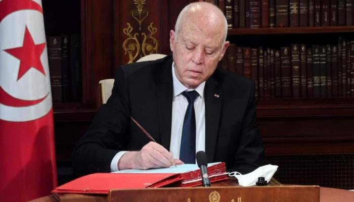 قيس سعيد يعزل 57 قاضيا اتهمهم بالفساد قيس سعيد يعزل 57 قاضيا اتهمهم بالفساد