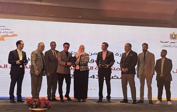 وزيرة التضمان الاجتماعي تكرم أبطال مسلسل suits بالعربي
