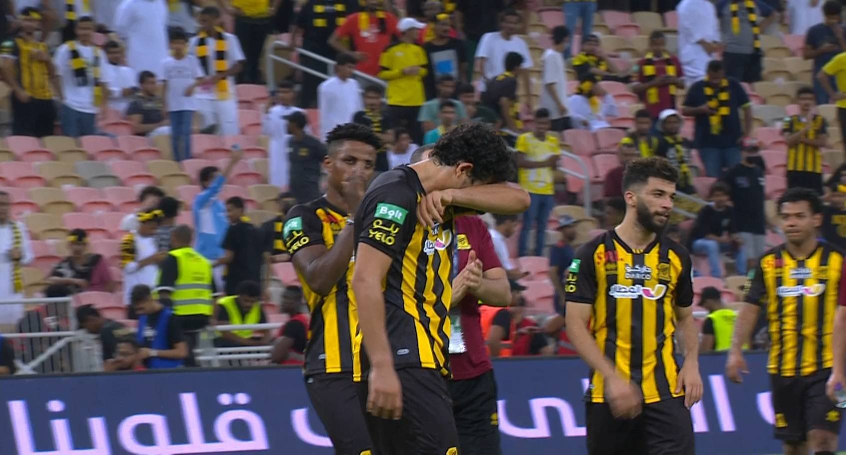 مدرب نادي الاتحاد السعودي يعتذر للجماهير عن خسارة لقب الدوري مدرب نادي الاتحاد السعودي يعتذر للجماهير عن خسارة لقب الدوري