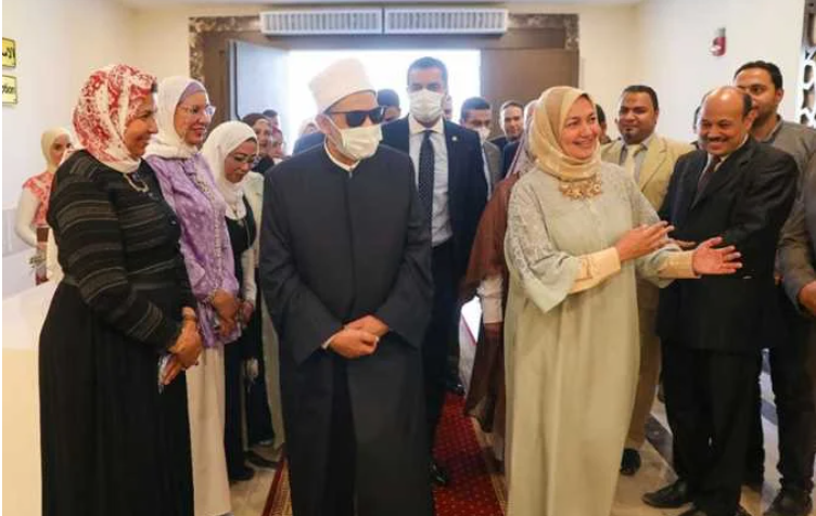 الإمام الأكبر: الأزهر يسعى بكل طاقته لمساعدة الطلاب الوافدين الإمام الأكبر: الأزهر يسعى بكل طاقته لمساعدة الطلاب الوافدين