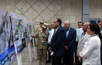 رئيس الوزراء المصري يتفقد محطات شحن السيارات في شرم الشيخ