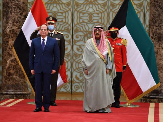 أمير الكويت يتسلم رسالة خطية من الرئيس المصري أمير الكويت يتسلم رسالة خطية من الرئيس المصري