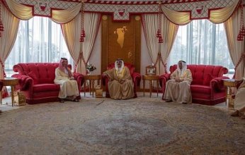 ملك البحرين يستقبل وزير الخارجية السعودي