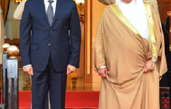 ملك البحرين يستقبل الرئيس المصري