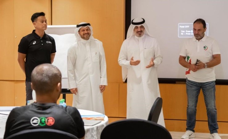 رئيس النادي الكويتي للترايثلون ورئيس الاتحاد البحريني يبحثان اعتماد اللعبة في "الألعاب الخليجية"المقبلة رئيس النادي الكويتي للترايثلون ورئيس الاتحاد البحريني يبحثان اعتماد اللعبة في "الألعاب الخليجية"المقبلة