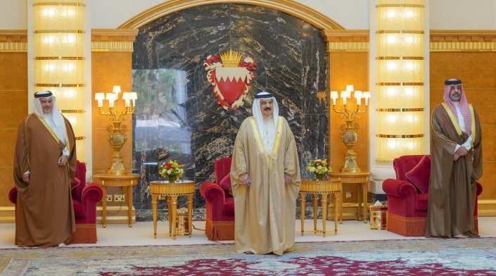 البحرين.. الوزراء الجدد يؤدون اليمين الدستورية أمام الملك البحرين.. الوزراء الجدد يؤدون اليمين الدستورية أمام الملك