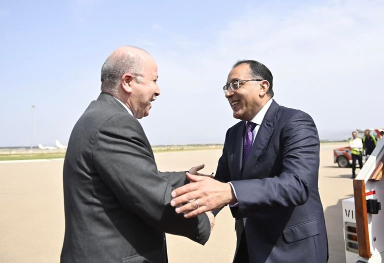 السيسي يوجه بالنهوض بالعلاقات الثنائية بين الجزائر ومصر إلى شراكة استراتيجية السيسي يوجه بالنهوض بالعلاقات الثنائية بين الجزائر ومصر إلى شراكة استراتيجية