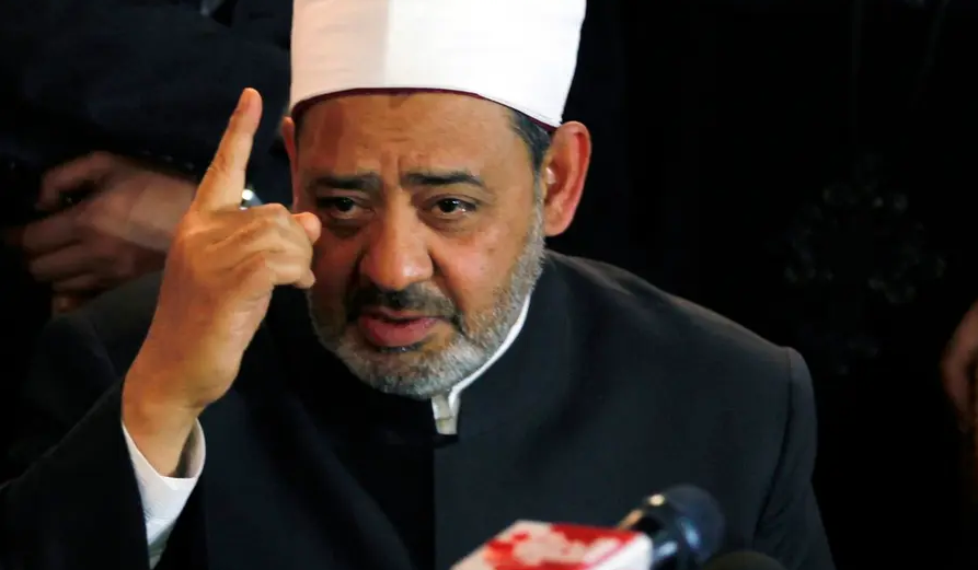 الأزهر يدين التصريحات المسيئة لمسئول هندي بحق الرسول الكريم الأزهر يدين التصريحات المسيئة لمسئول هندي بحق الرسول الكريم