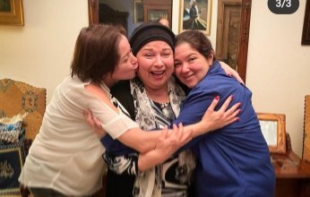 شاهد.. ظهور نادر لنورا بالحجاب بعد اعتزال 26 عام