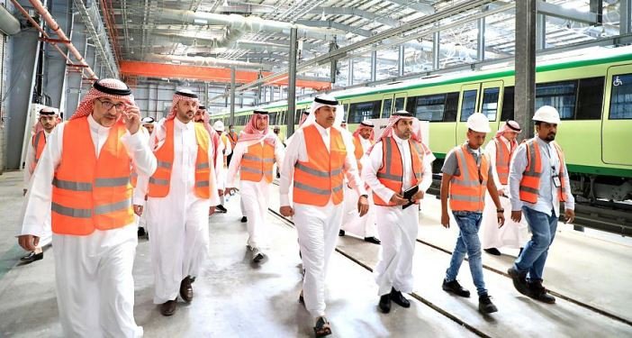 جولة تفقدية لوزير النقل السعودي لقطار المشاعر المقدسة جولة تفقدية لوزير النقل السعودي لقطار المشاعر المقدسة