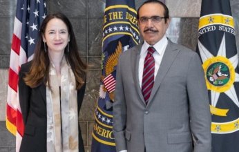 وزير الداخلية البحريني يلتقي مدير الاستخبارات الوطنية الأمريكية