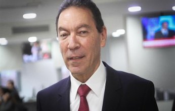 طبيب يحذر النساء من الخروج بالمكياج تحت أشعة الشمس