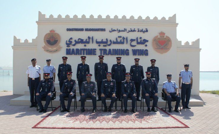 قائد خفر السواحل بالبحرين يفتتح الدورة التأسيسية الخامسة للضباط قائد خفر السواحل بالبحرين يفتتح الدورة التأسيسية الخامسة للضباط