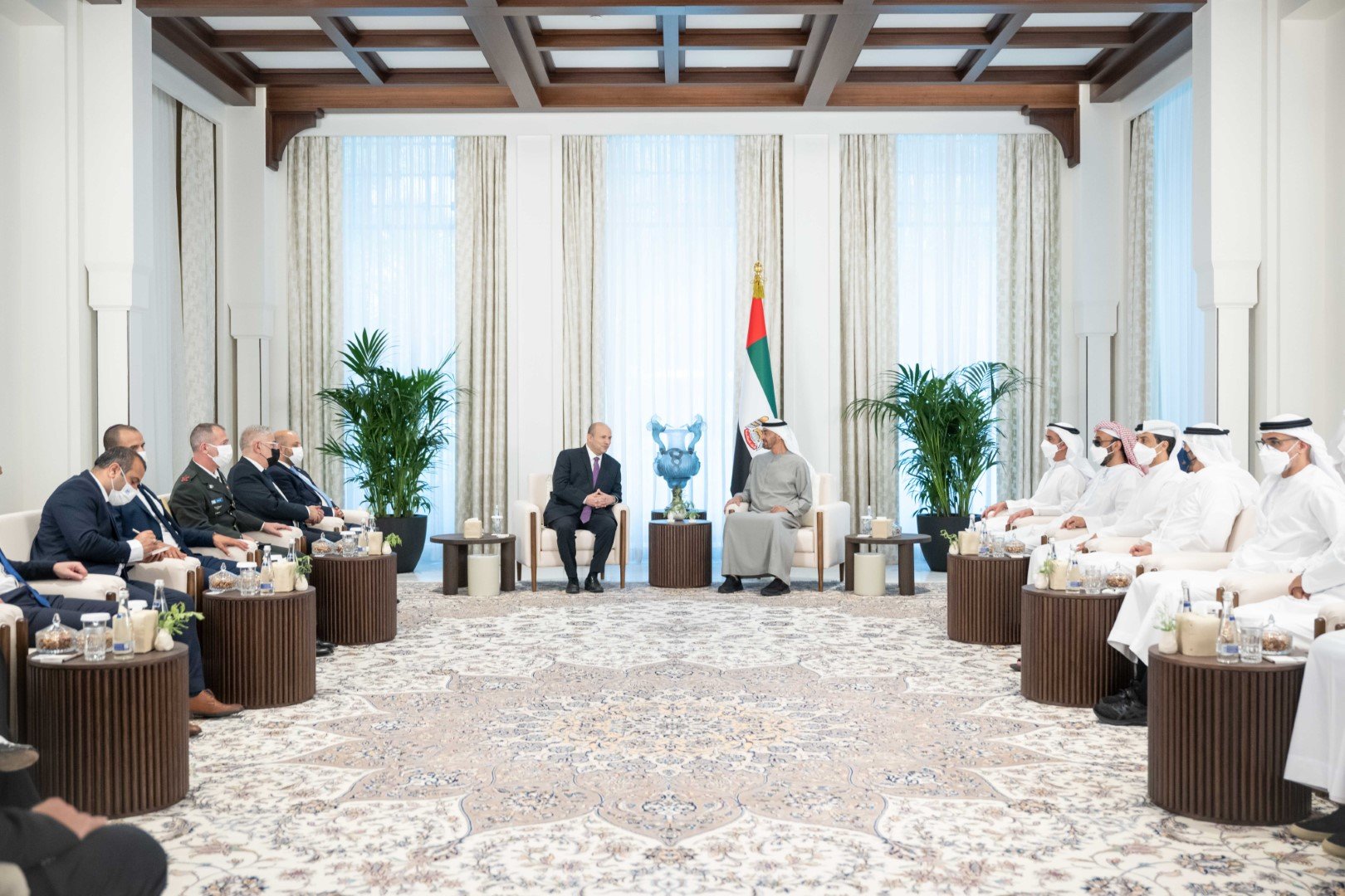 رئيس الإمارات يبحث مع رئيس الوزراء الإسرائيلي تنمية التعاون الثنائي في مختلف المجالات رئيس الإمارات يبحث مع رئيس الوزراء الإسرائيلي تنمية التعاون الثنائي في مختلف المجالات