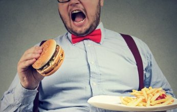 هذا ما يحدث لجسم الإنسان عند الإفراط في تناول الطعام