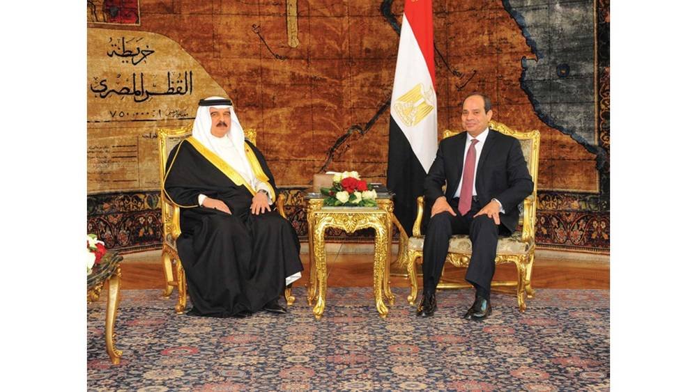 السيسي يؤكد حرص مصر على تطوير التعاون الوثيق والمتميز مع البحرين السيسي يؤكد حرص مصر على تطوير التعاون الوثيق والمتميز مع البحرين