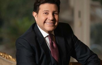 مذيع شهير يطالب هاني شاكر بالعدول عن إستقالته