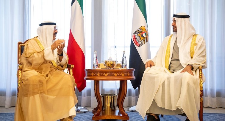 رئيس دولة الإمارات يستقبل ولي عهد الكويت رئيس دولة الإمارات يستقبل ولي عهد الكويت