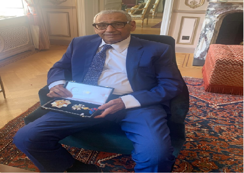 الملكة اليزابيث الثانية تمنح سفير الكويت لدى المملكة المتحدة وسام فارس الملكة اليزابيث الثانية تمنح سفير الكويت لدى المملكة المتحدة وسام فارس