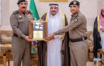 أمير القصيم يكرّم مدير شرطة المنطقة السابق