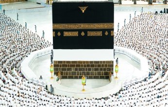 ضيوف الرحمن يؤدون صلاة الجمعة الأولى في المسجد النبوي بعد أدائهم مناسك الحج