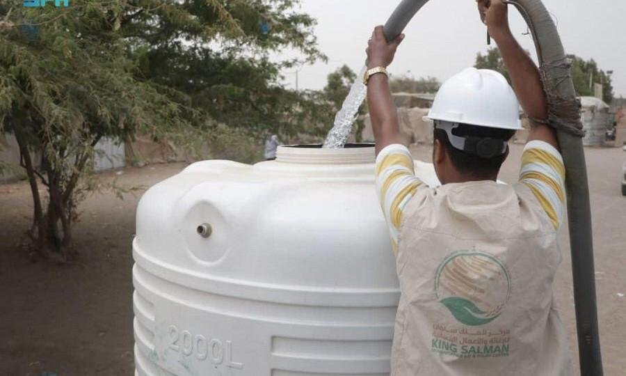 السعودية تواصل جهودها الإغاثية للتخفيف من الأزمة الإنسانية للشعب اليمني السعودية تواصل جهودها الإغاثية للتخفيف من الأزمة الإنسانية للشعب اليمني