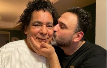 أكرم حسني يدافع عن أغنيته الجديدة"للي" مع الكينج محمد منير