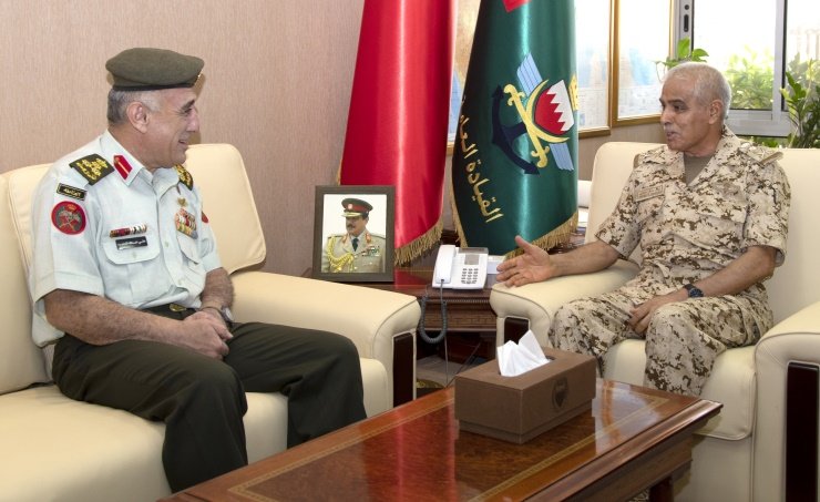 البحرين والأردن يبحثان تعزيز التعاون العسكري البحرين والأردن يبحثان تعزيز التعاون العسكري