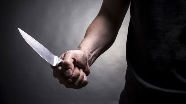 جريمة بشعة تهز الجزائر.. شاب يقتل ممرضة ويطعن زميلتها 7 طعنات جريمة بشعة تهز الجزائر.. شاب يقتل ممرضة ويطعن زميلتها 7 طعنات