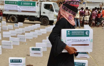 سلمان للإغاثة يوزع 6000 كرتونة تمر في مديرية الحوطة بمحافظة لحج