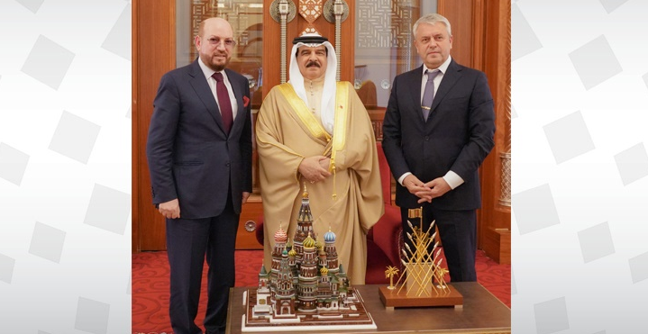 ملك البحرين يستقبل رئيس جمعية الصداقة والأعمال البحرينية الروسية ونائبه ملك البحرين يستقبل رئيس جمعية الصداقة والأعمال البحرينية الروسية ونائبه