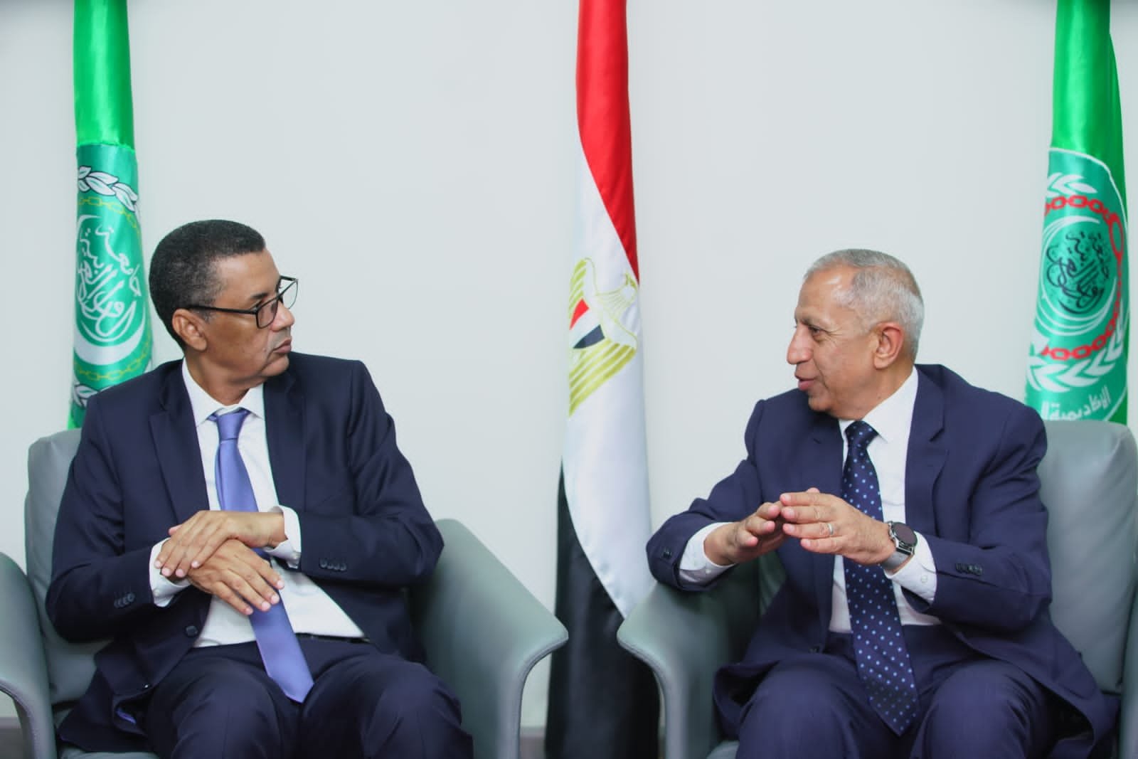 رئيس الأكاديمية العربية يستقبل وزير التعليم العالي بالجمهورية الاسلامية الموريتانية بفرع العلمين رئيس الأكاديمية العربية يستقبل وزير التعليم العالي بالجمهورية الاسلامية الموريتانية بفرع العلمين